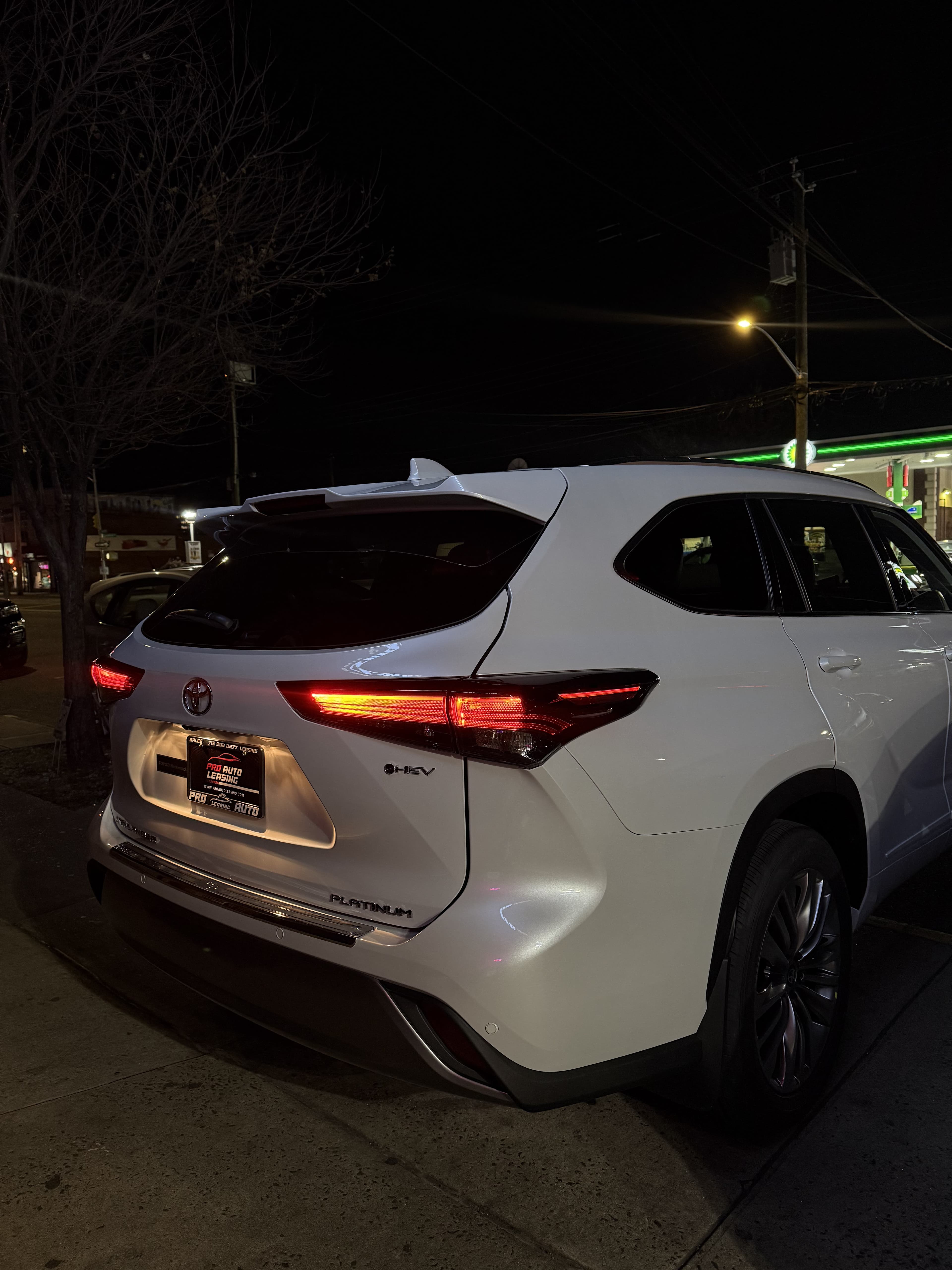 Toyota Highlander XLE - Thumbnail 4