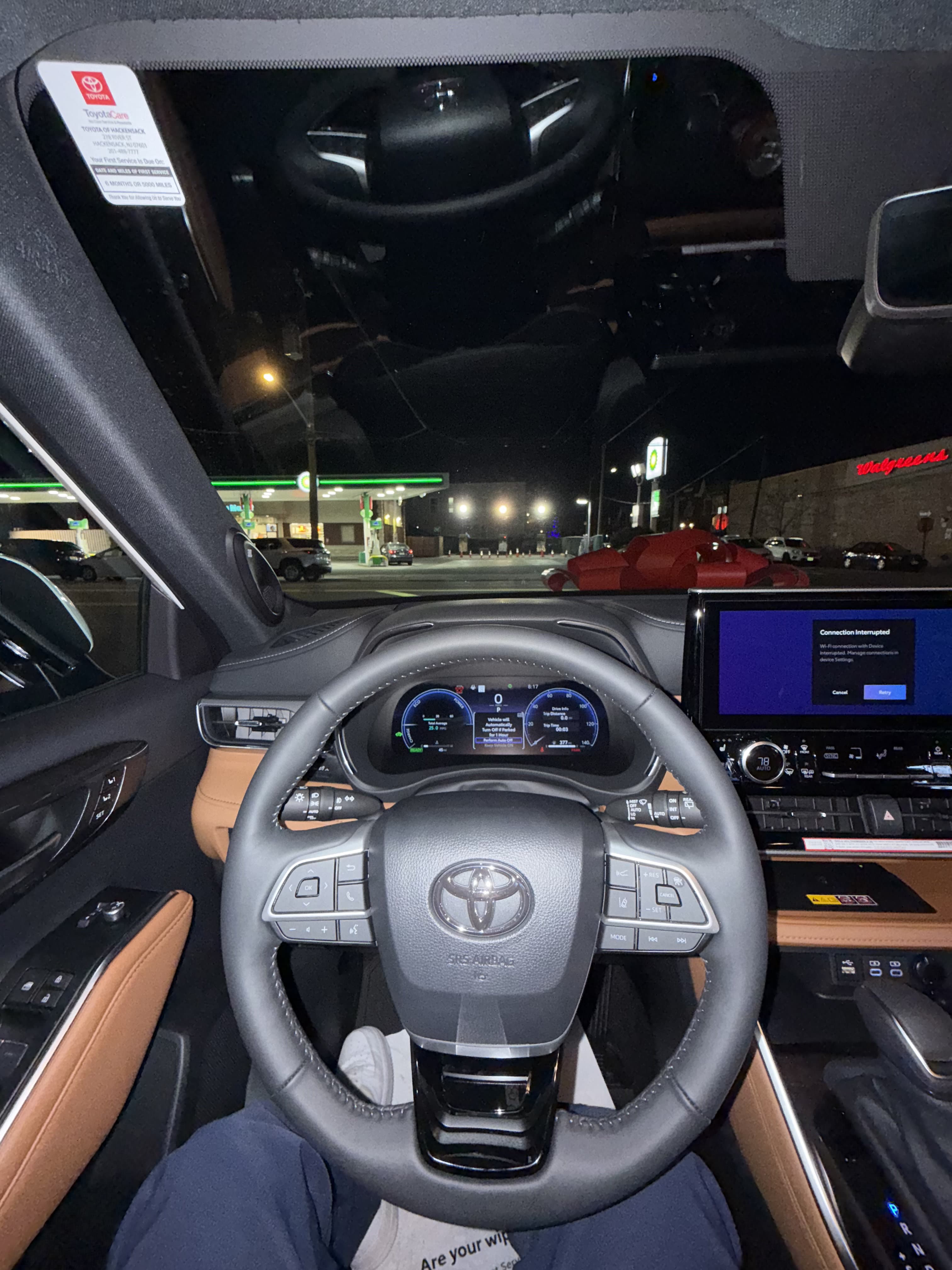 Toyota Highlander XLE - Thumbnail 2