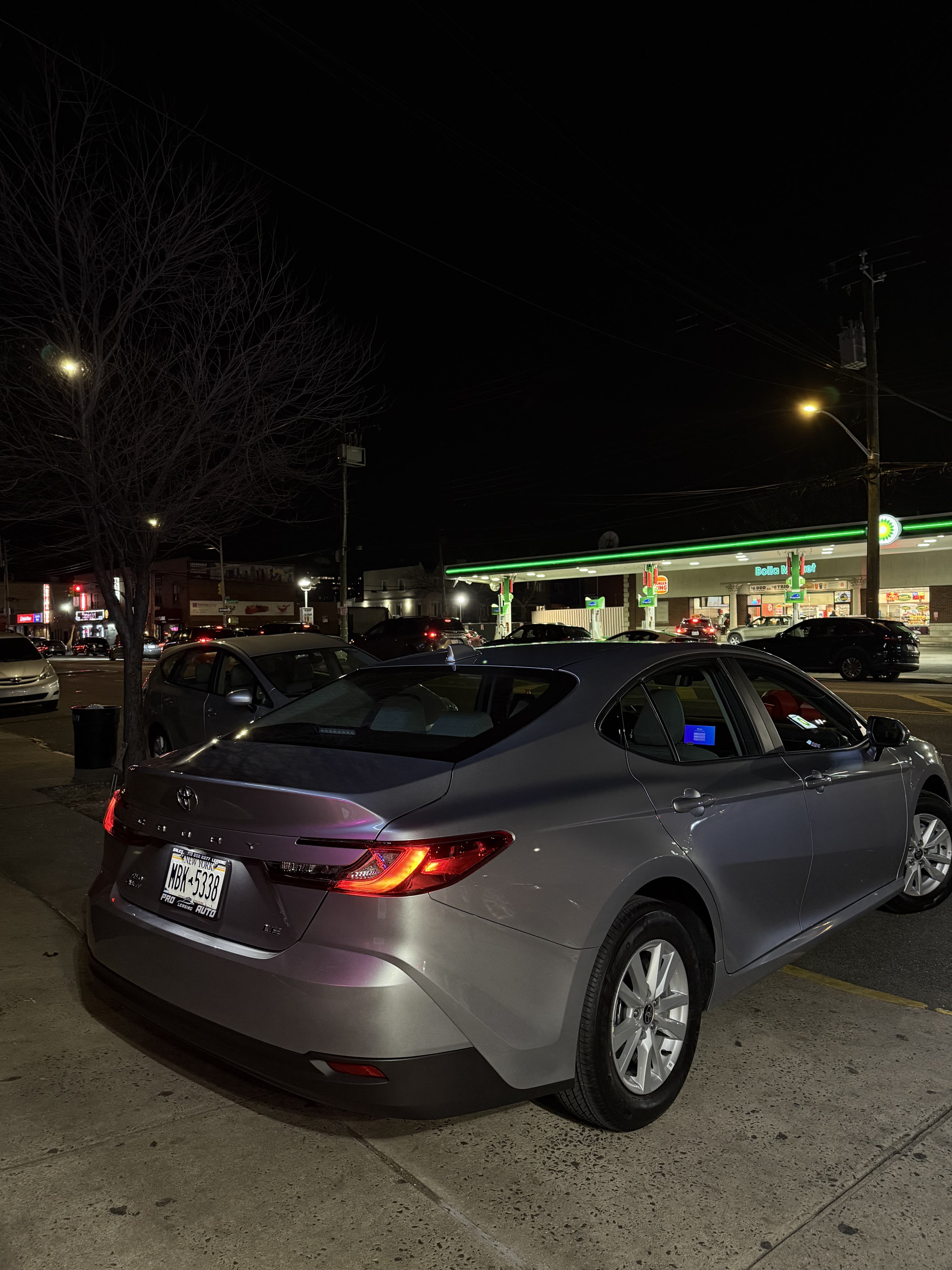Toyota Camry SE - Thumbnail 7