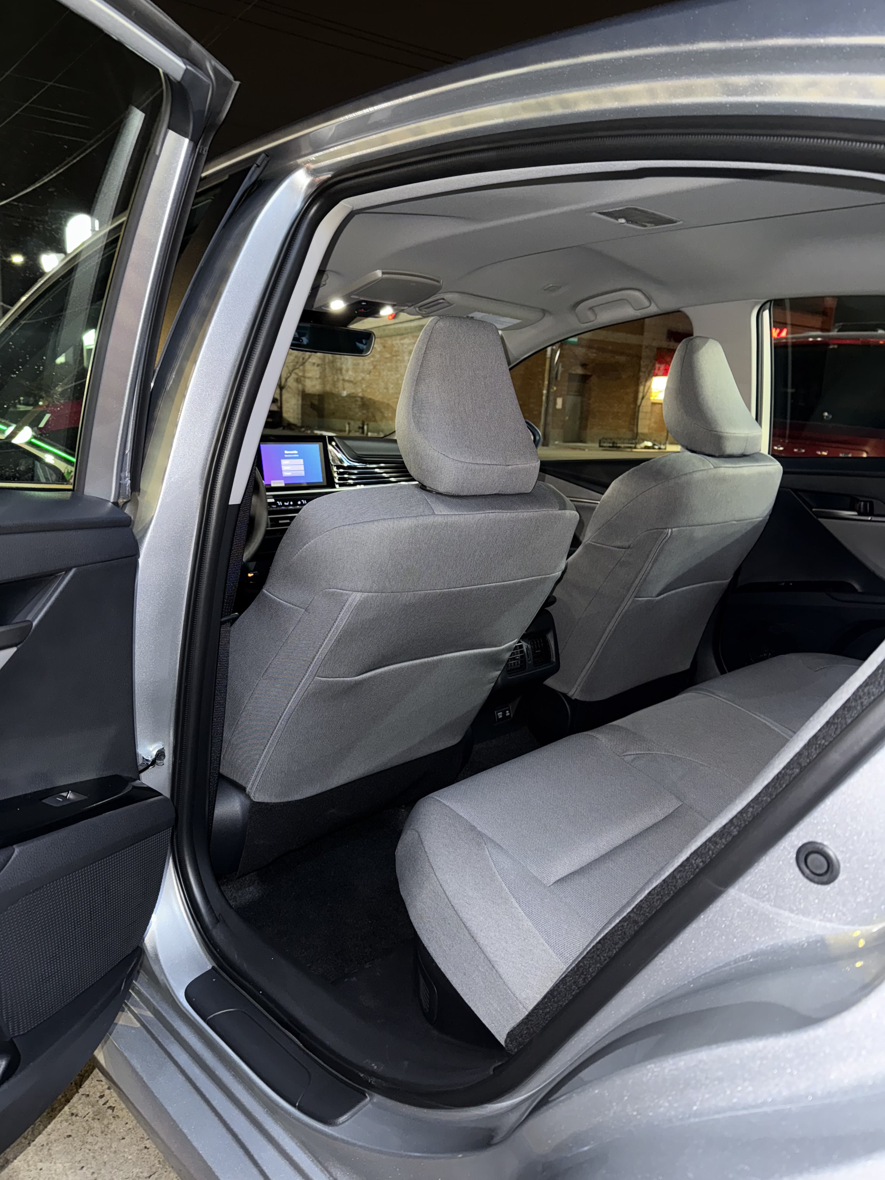 Toyota Camry SE - Thumbnail 6