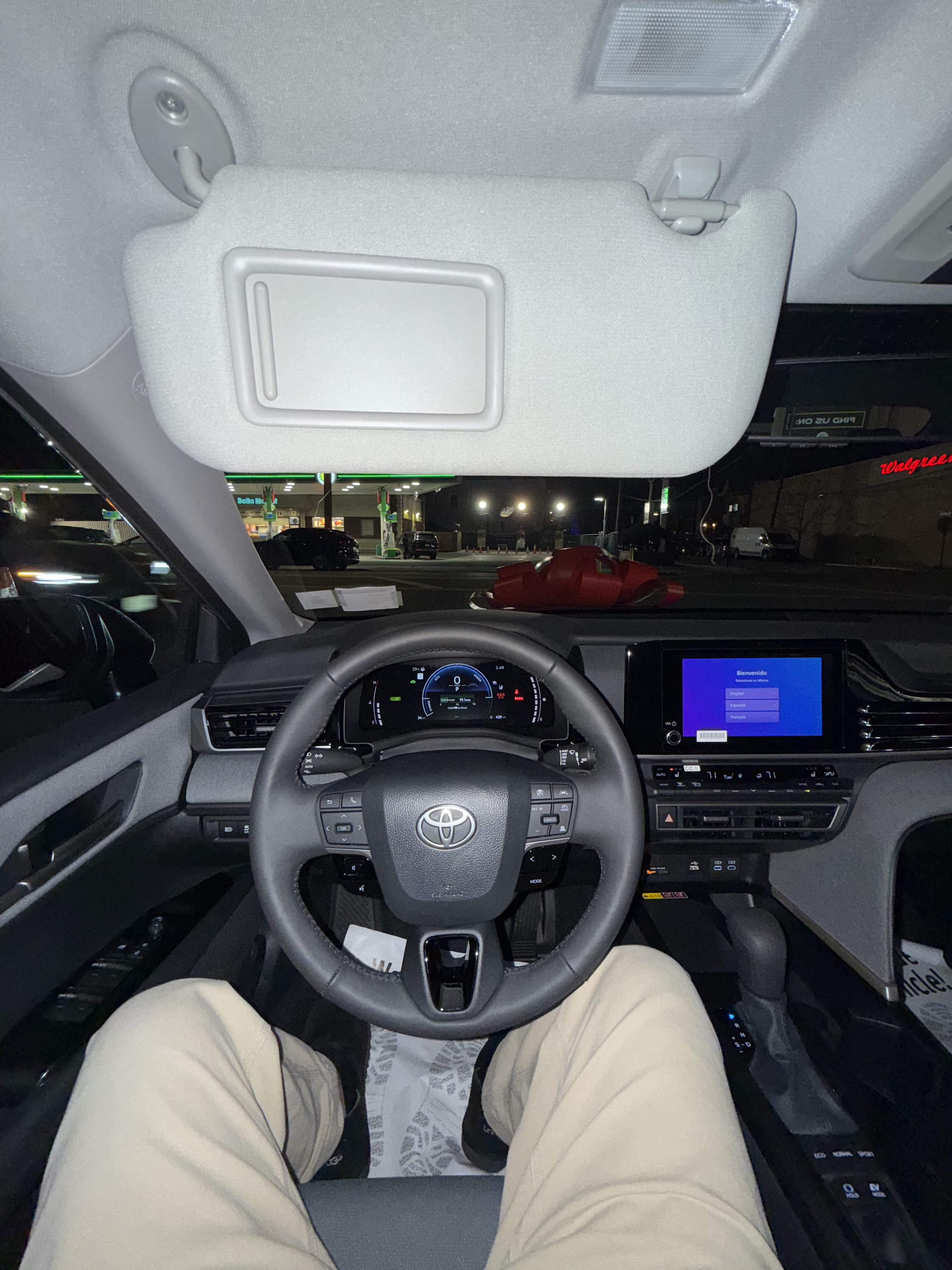 Toyota Camry SE - Thumbnail 5
