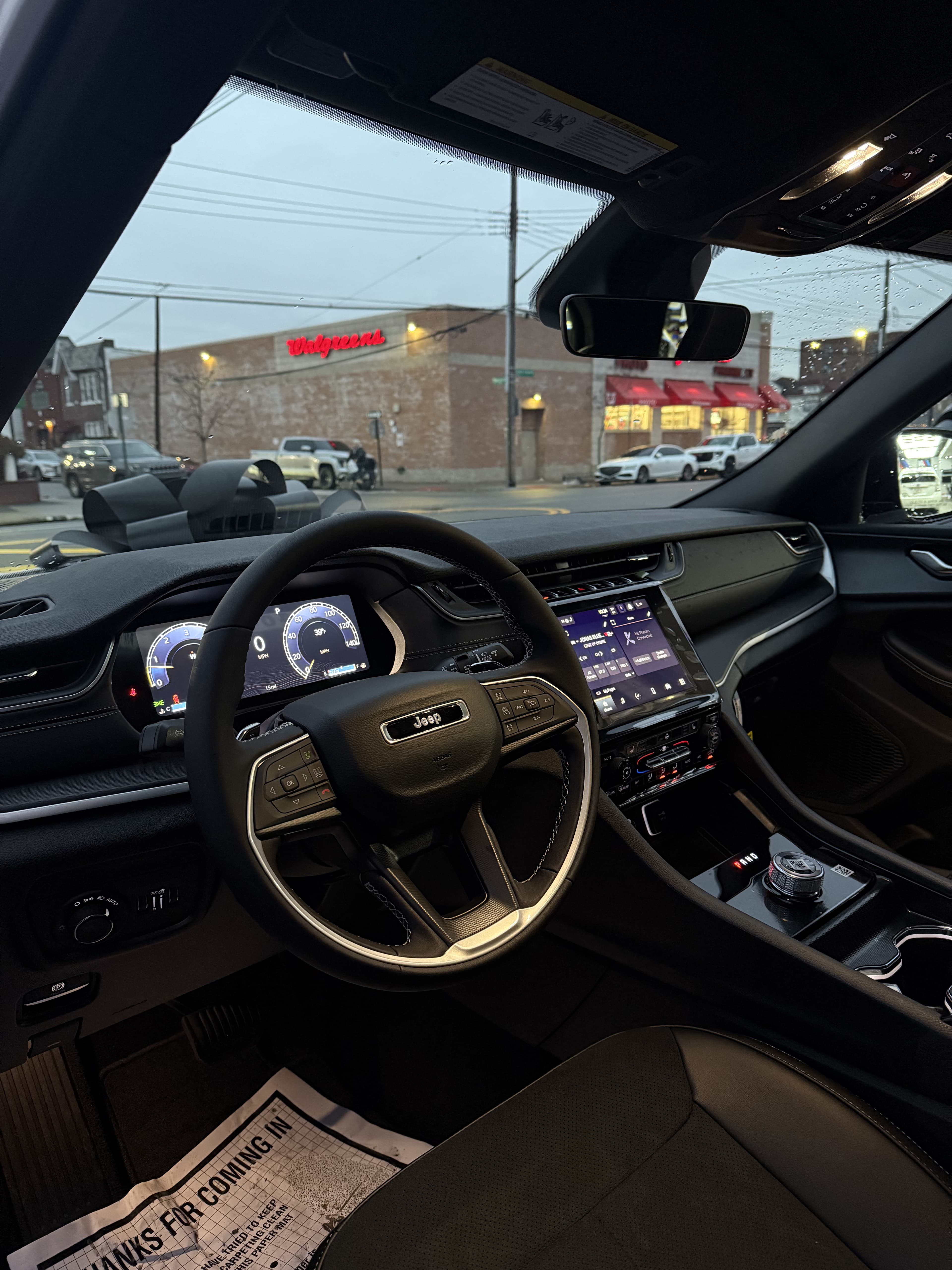 Jeep Grand Cherokee Laredo - Thumbnail 2