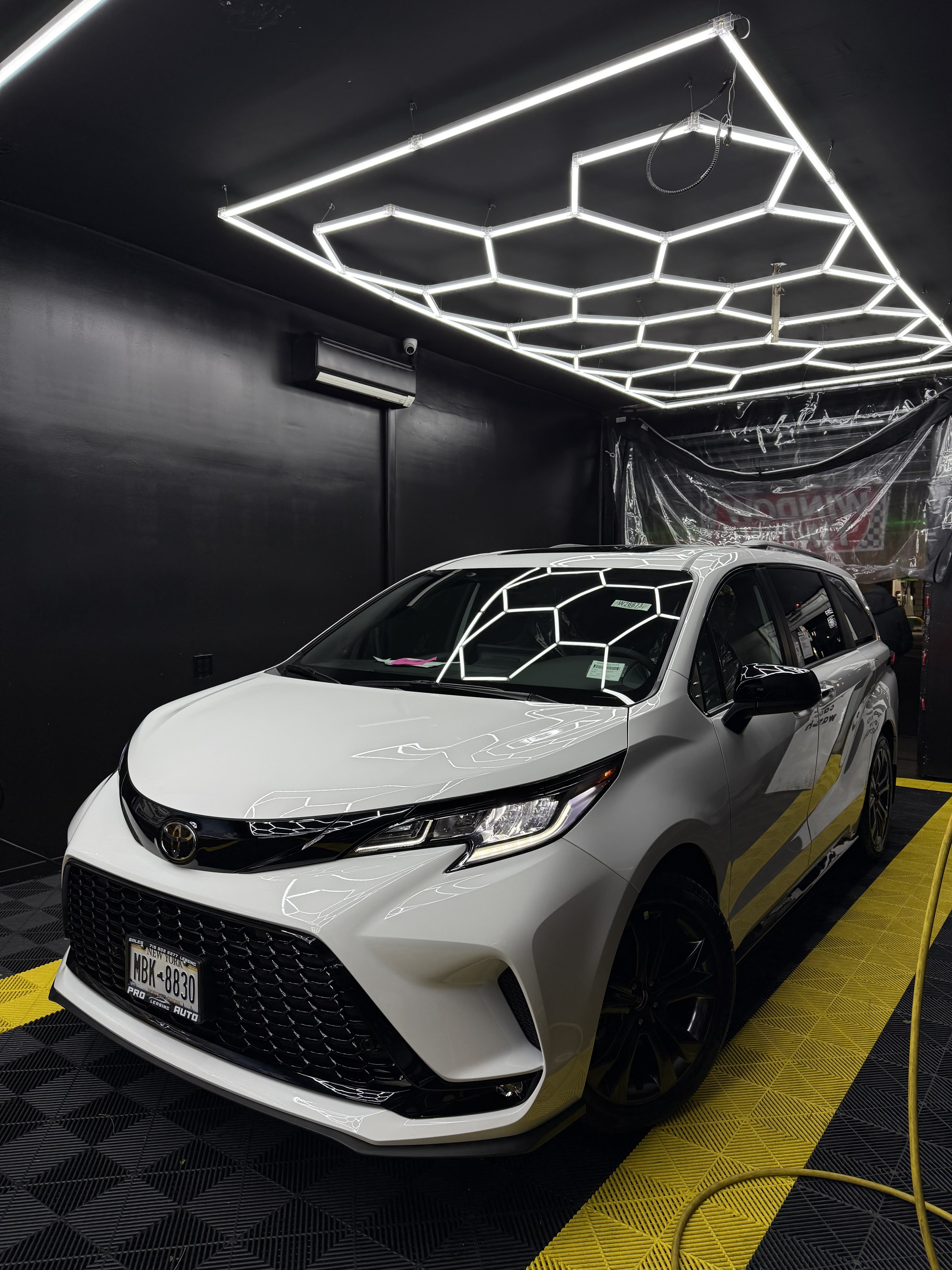 Toyota Sienna XLE - View 1