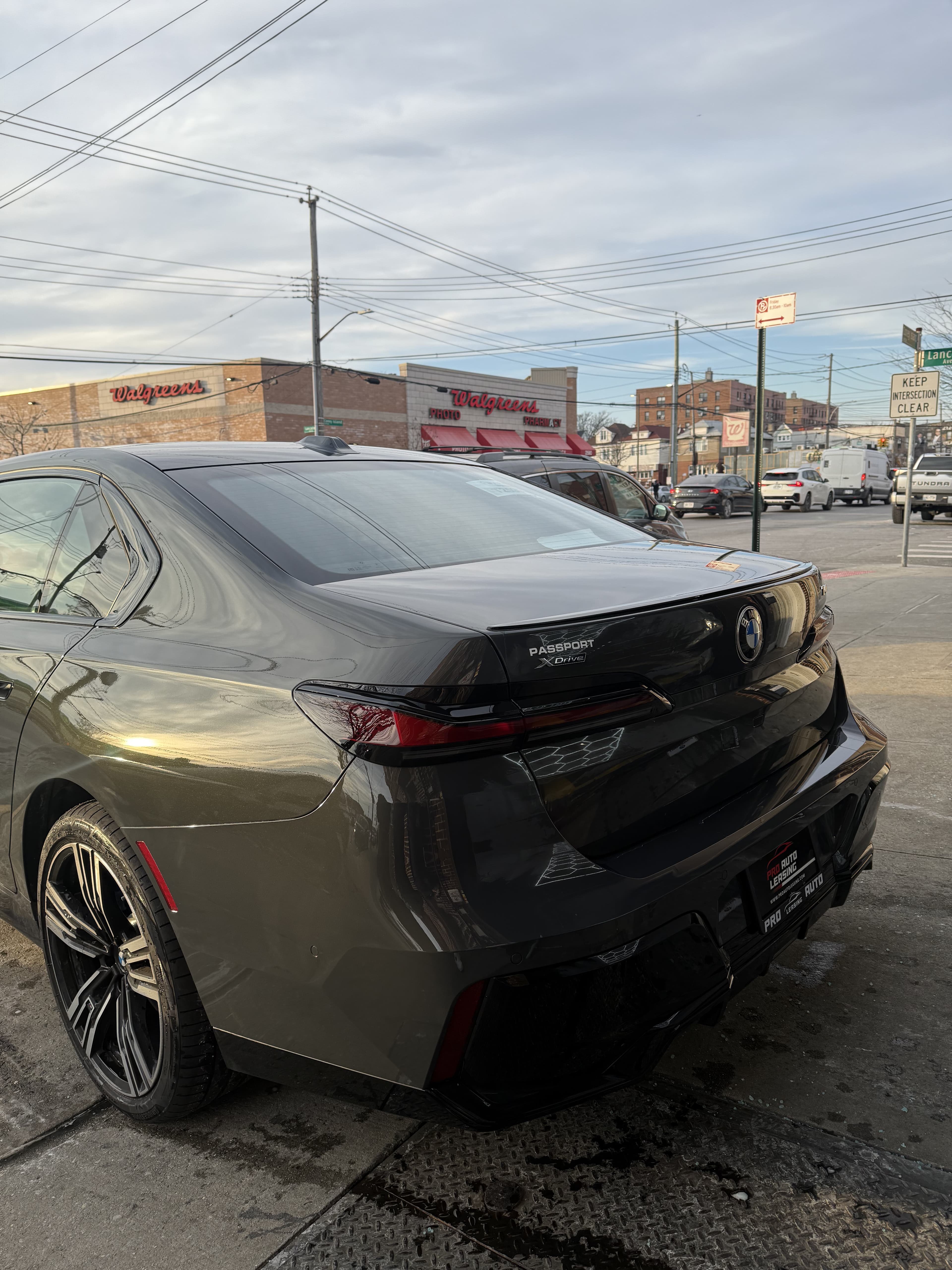 BMW 740i xDrive - Thumbnail 5