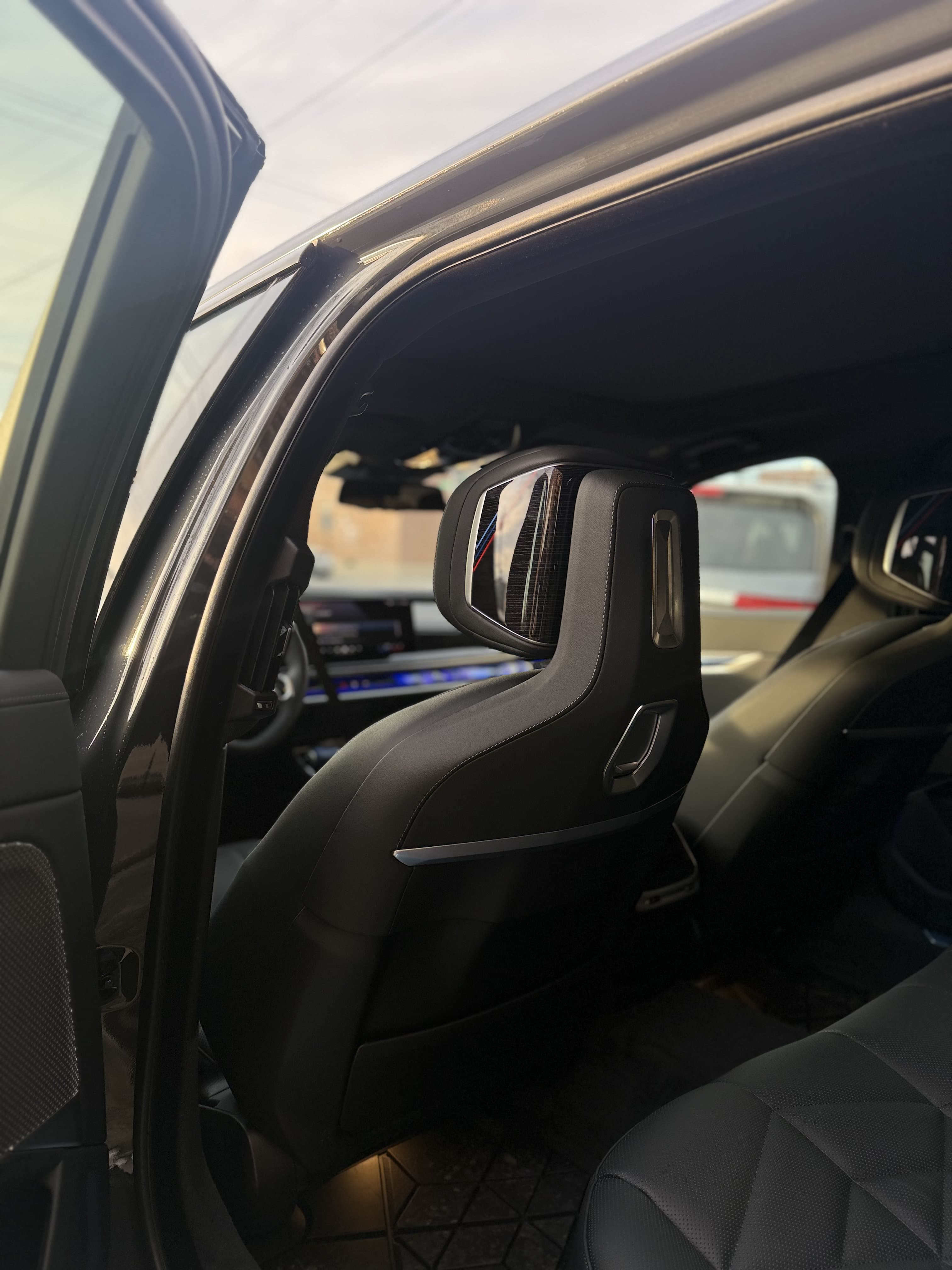 BMW 740i xDrive - Thumbnail 4