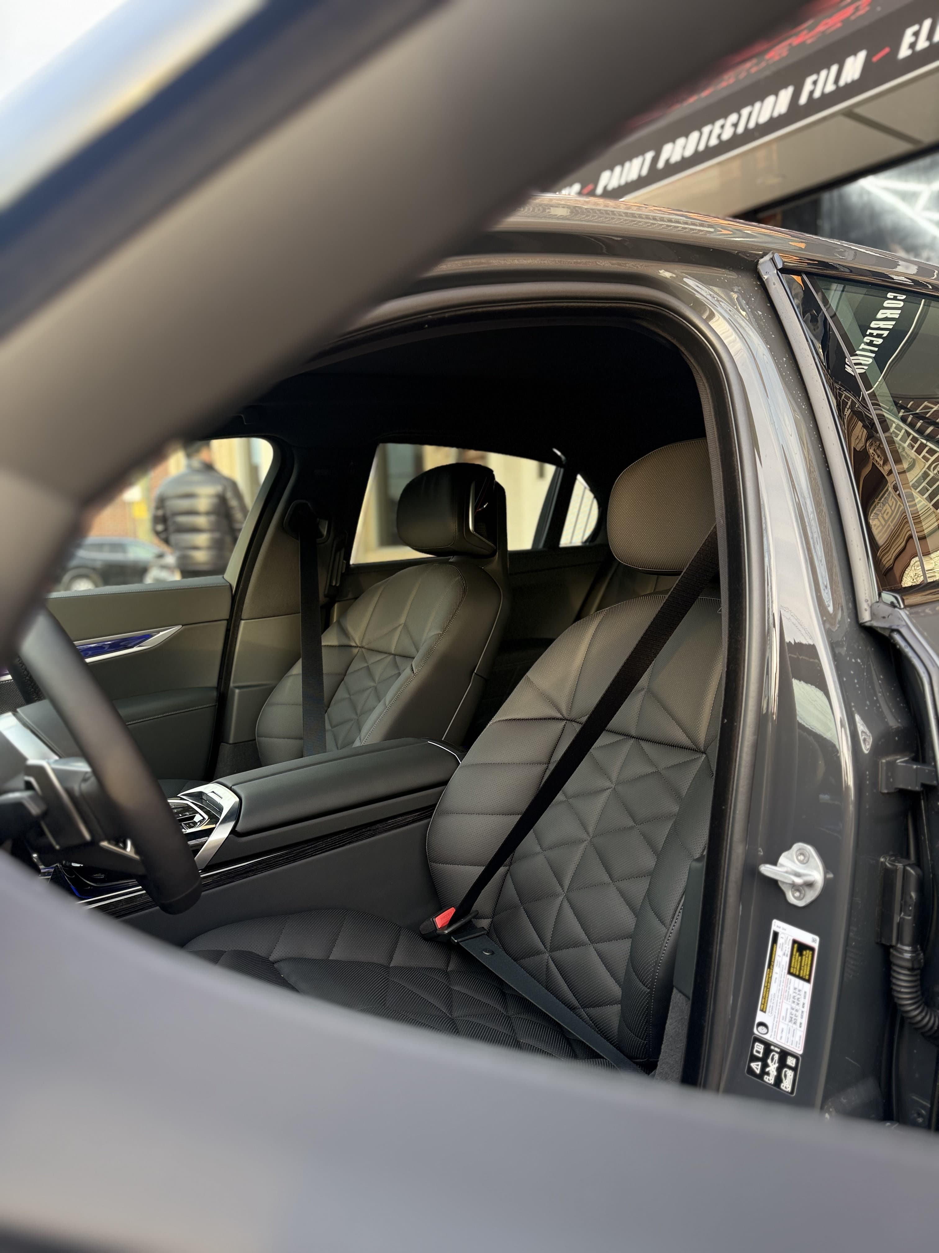 BMW 740i xDrive - Thumbnail 3