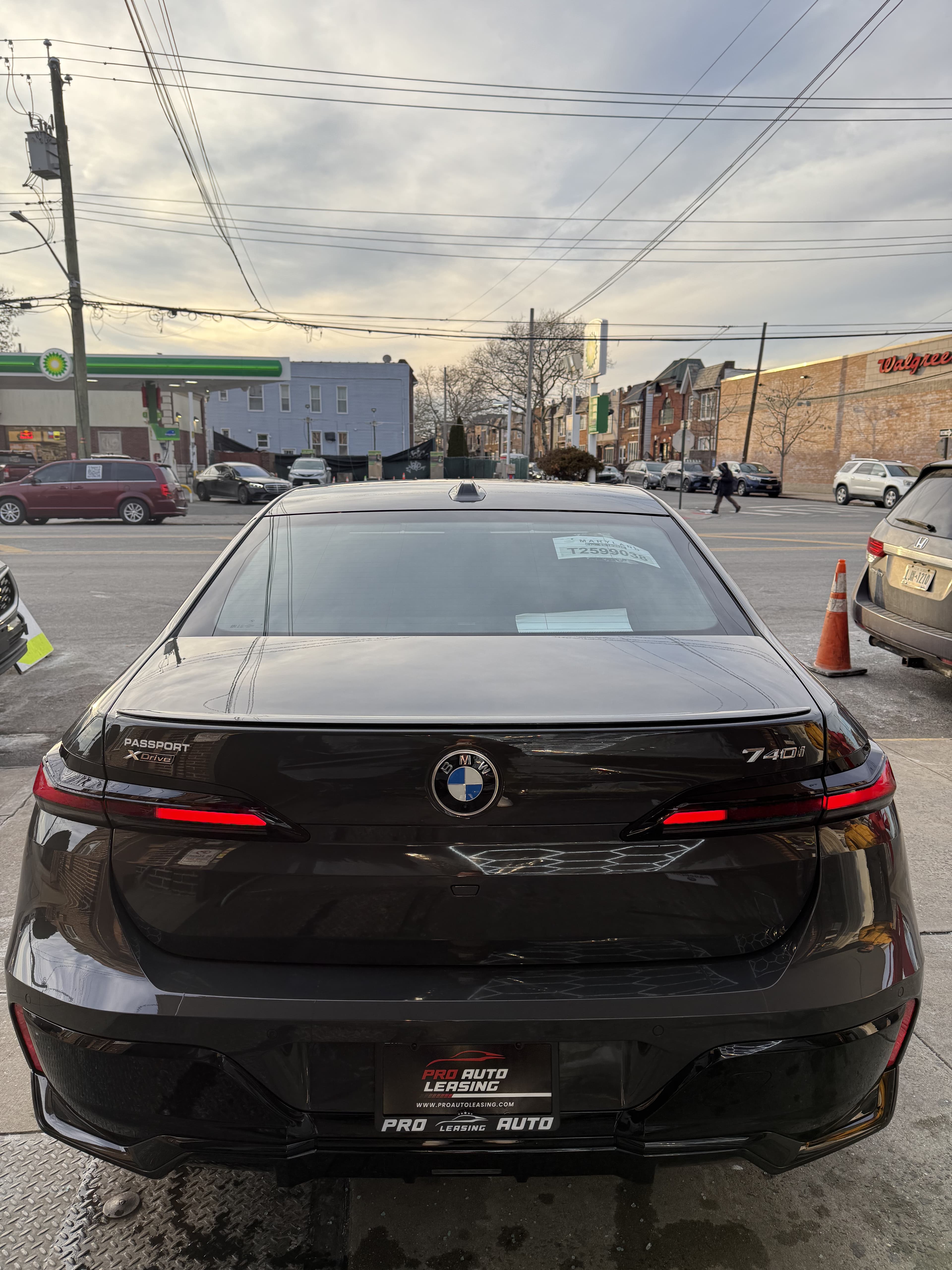 BMW 740i xDrive - Thumbnail 6