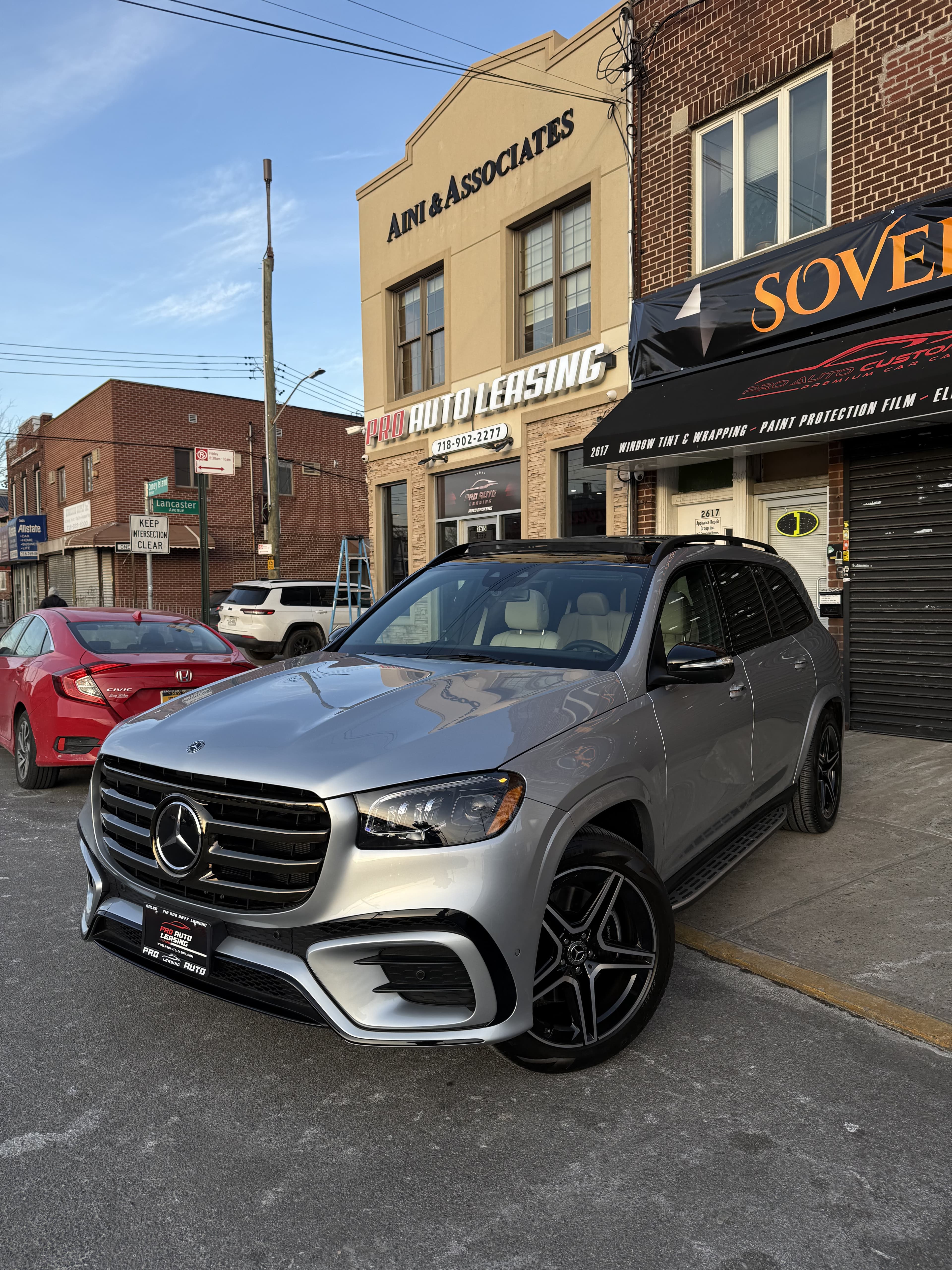 Mercedes-Benz GLS 450 4MATIC - View 1