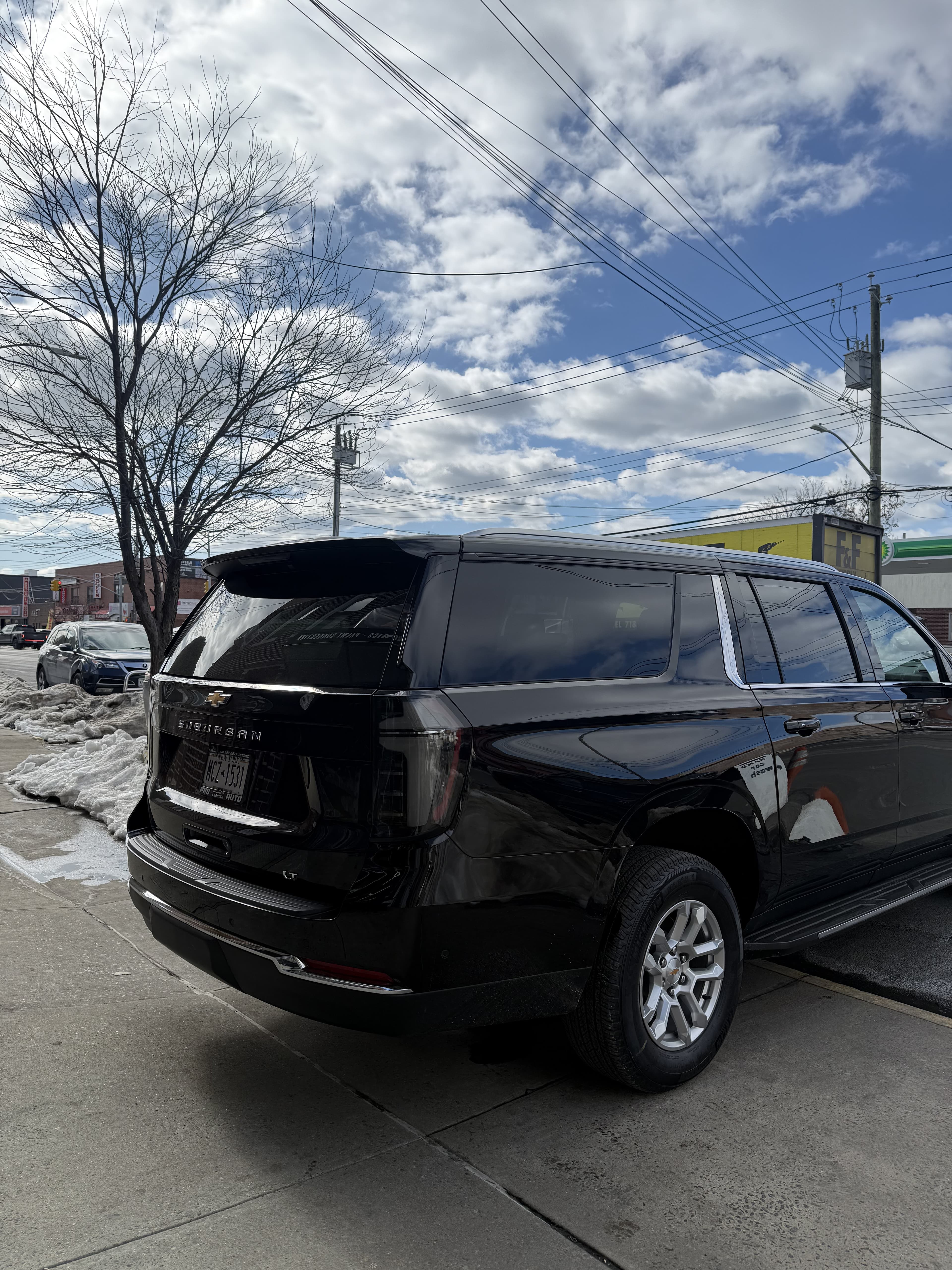 Chevrolet Suburban High Country - Thumbnail 4