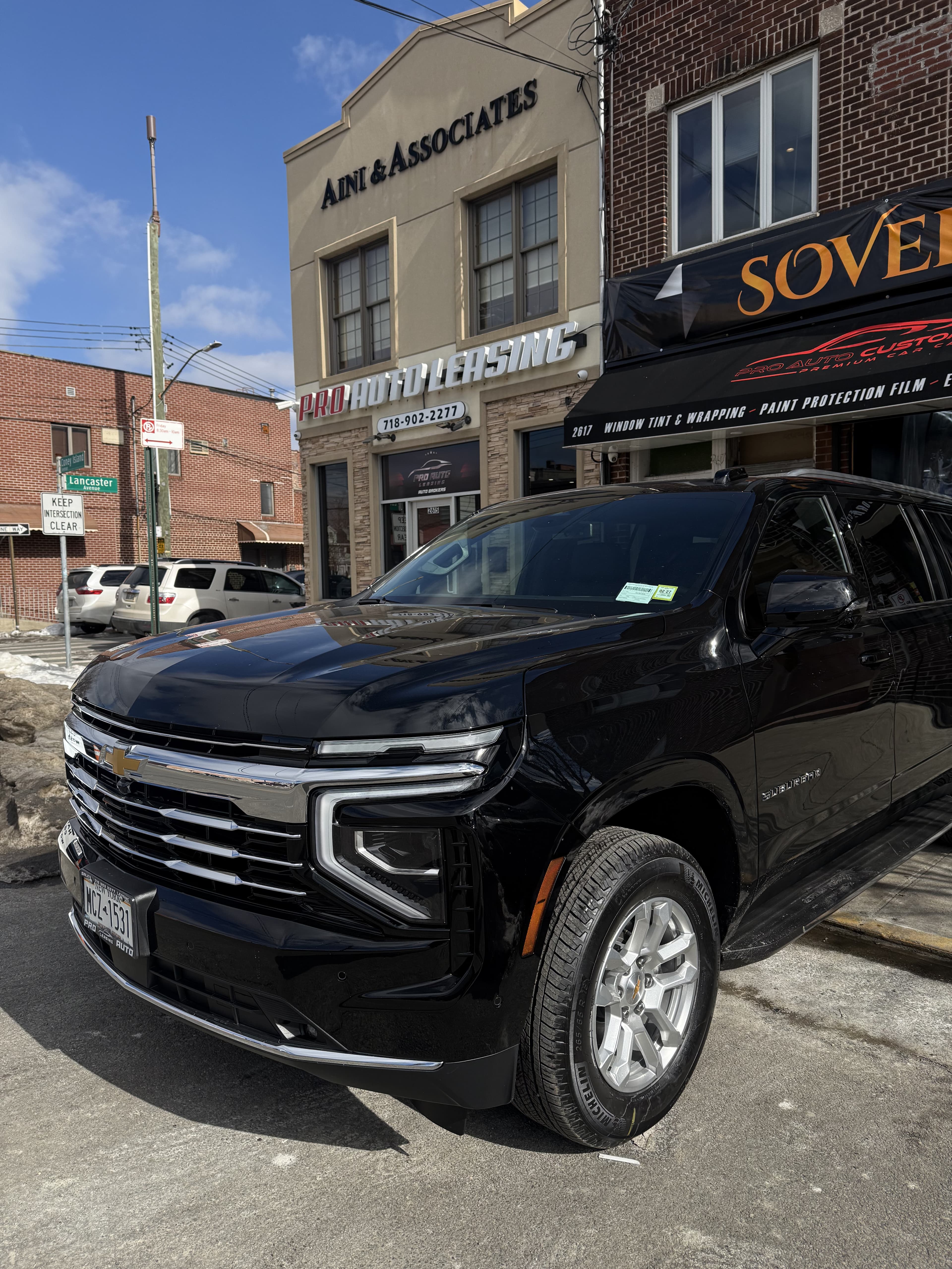 Chevrolet Suburban High Country - View 1
