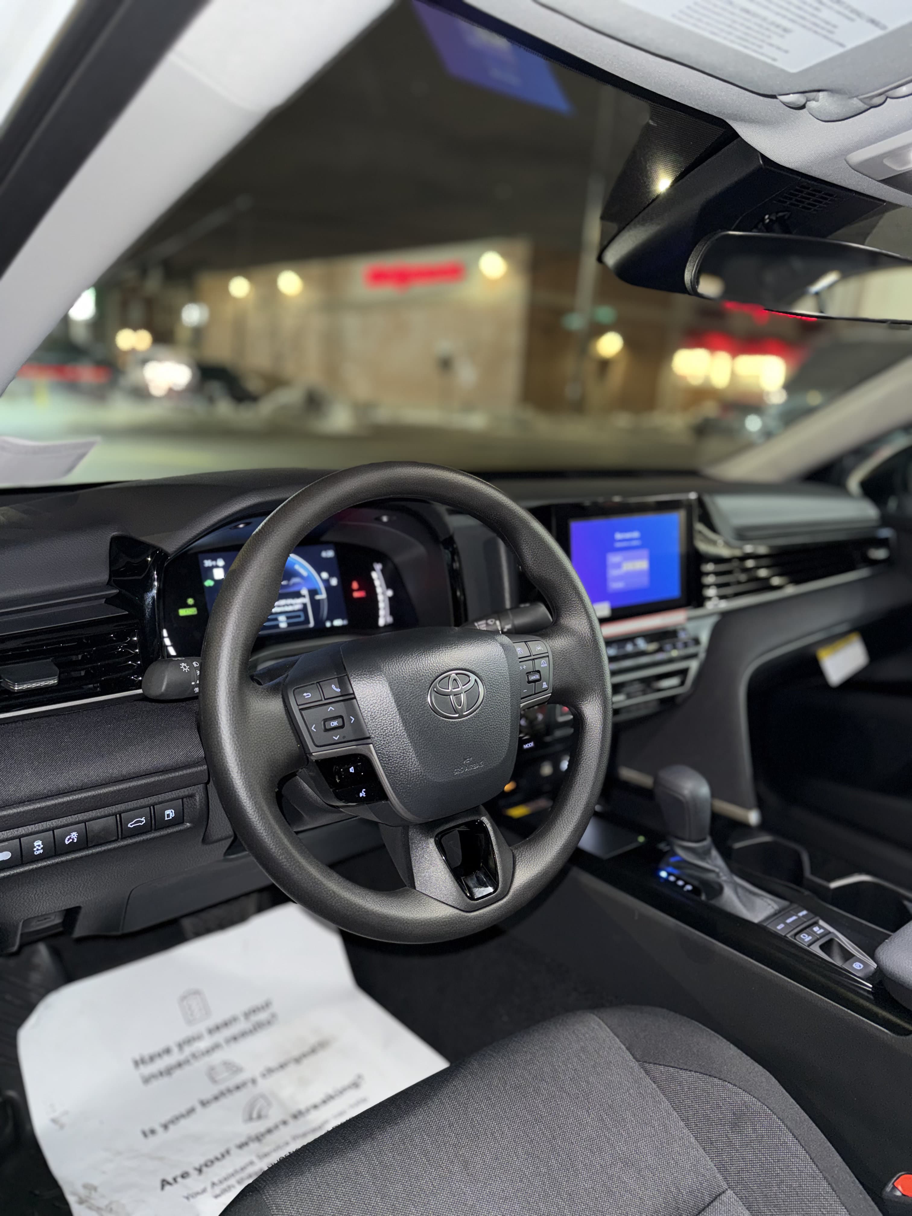Toyota Camry SE - Thumbnail 3